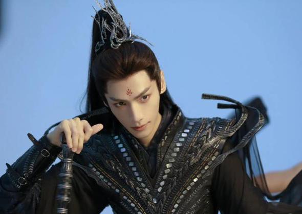 任嘉倫，羅雲熙、許凱的最新造型！誰的更勝一籌！誰是你的最愛？