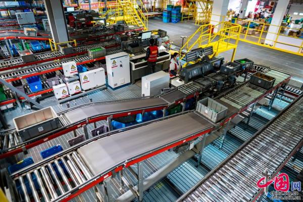 新春走基層|探訪“亞洲一號”無人分揀中心智慧化構建電商物流“新基建”未來 新春走基層|探訪“亞洲一號”無人分揀中心智慧化構建電商物流“新基建”未來