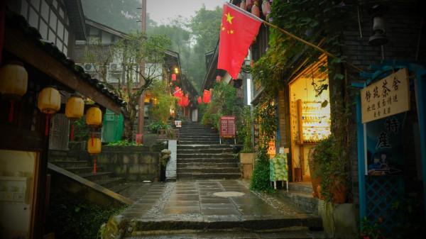 拜水都江堰—淋了兩小時的雨，80塊錢看了個寂寞