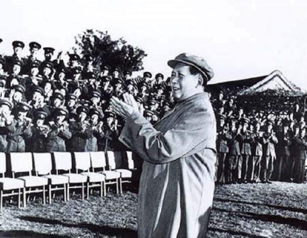 湖南老農隱居深山50年，為女兒看病意外暴露身份：原是毛主席警衛