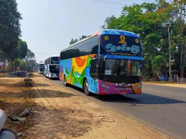 緬甸若開長途客車費上漲,越來越多的民眾選擇乘機出行 緬甸若開長途客車費上漲,越來越多的民眾選擇乘機出行