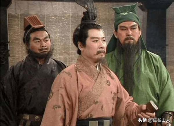 乾卦的初九爻是針對初入社會的青年才俊而言的,應該韜光養晦 乾卦的初九爻是針對初入社會的青年才俊而言的,應該韜光養晦