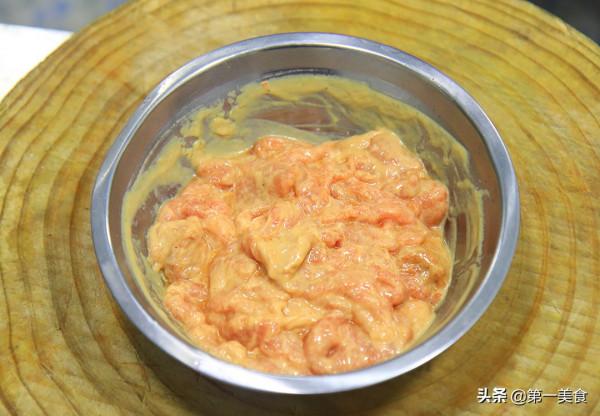 酸菜牛肉想要和飯店一樣好吃，處理酸菜有技巧，做對了才酸爽嫩滑