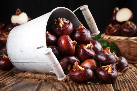 元旦吃餃子，韭菜白菜靠邊站，這4種菜做餡，鮮嫩多汁，營養美味