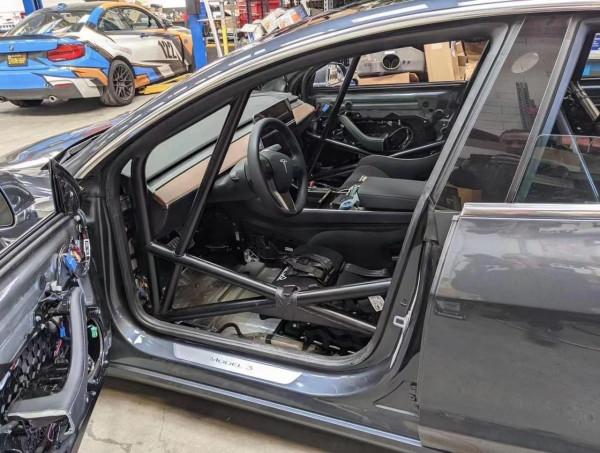 發揮極限效能，特斯拉Model 3賽車化改裝