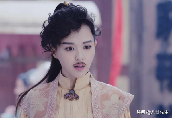 “85花”女扮男裝：楊冪楊穎唐嫣個個濃妝，倪妮劉詩詩有說服力