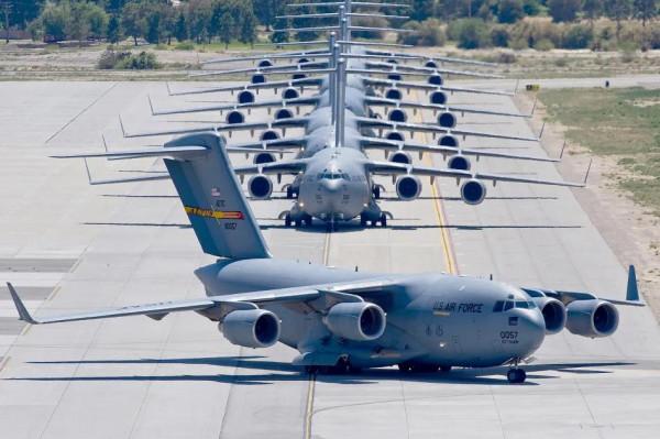 C-17“環球霸王”III運輸機圖集（200圖）