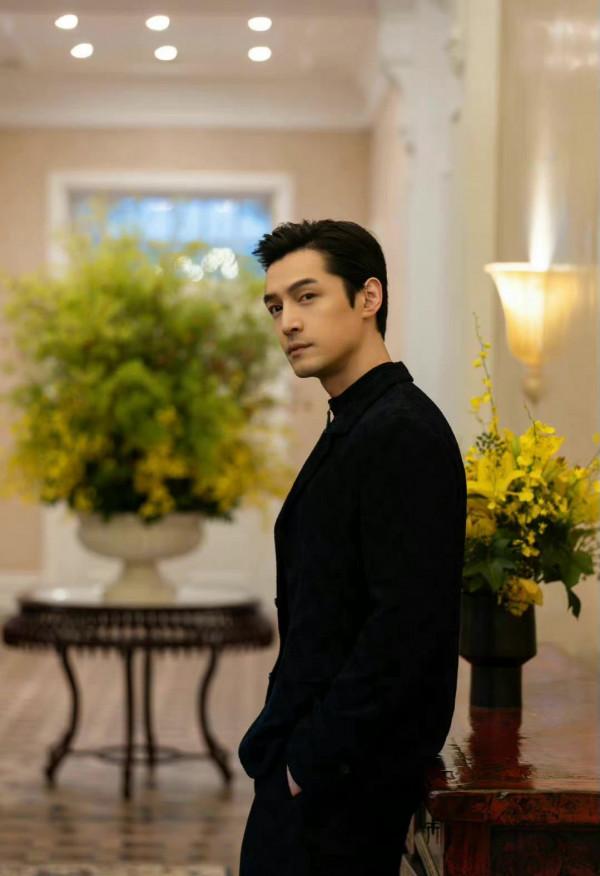 這才是頂流排面!阿瑪尼大秀明星全開掛,童瑤“換臉”搶全場風頭 這才是頂流排面!阿瑪尼大秀明星全開掛,童瑤“換臉”搶全場風頭