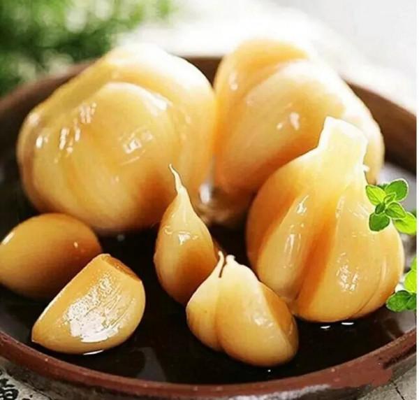 冬天必吃的臘八蒜,只需幾步就可以醃製出好吃又下飯的臘八蒜 冬天必吃的臘八蒜,只需幾步就可以醃製出好吃又下飯的臘八蒜