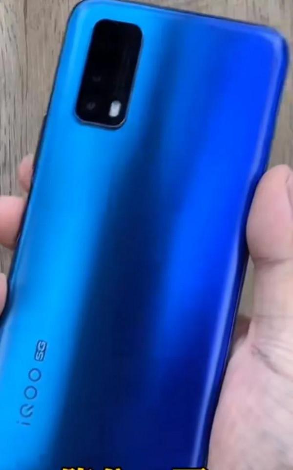 在逛某電商平臺,發現了兩款配置相似的機型 在逛某電商平臺,發現了兩款配置相似的機型