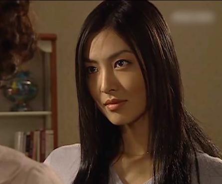 這樣的反派你恨得起來嗎？《頂樓》的千瑞珍，千面女郎金素妍