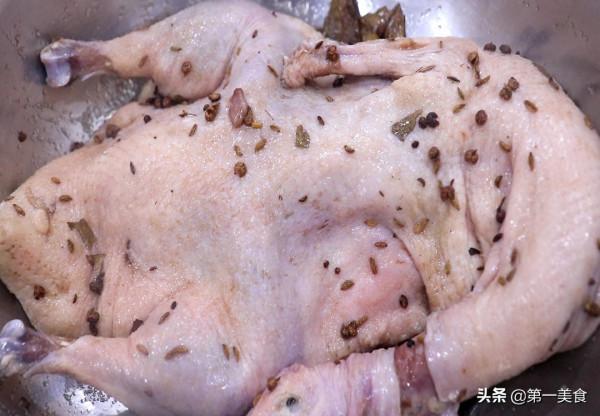 想吃鹽水鴨自己在家就能做，皮脆肉嫩，鹹香入味，做法其實很簡單