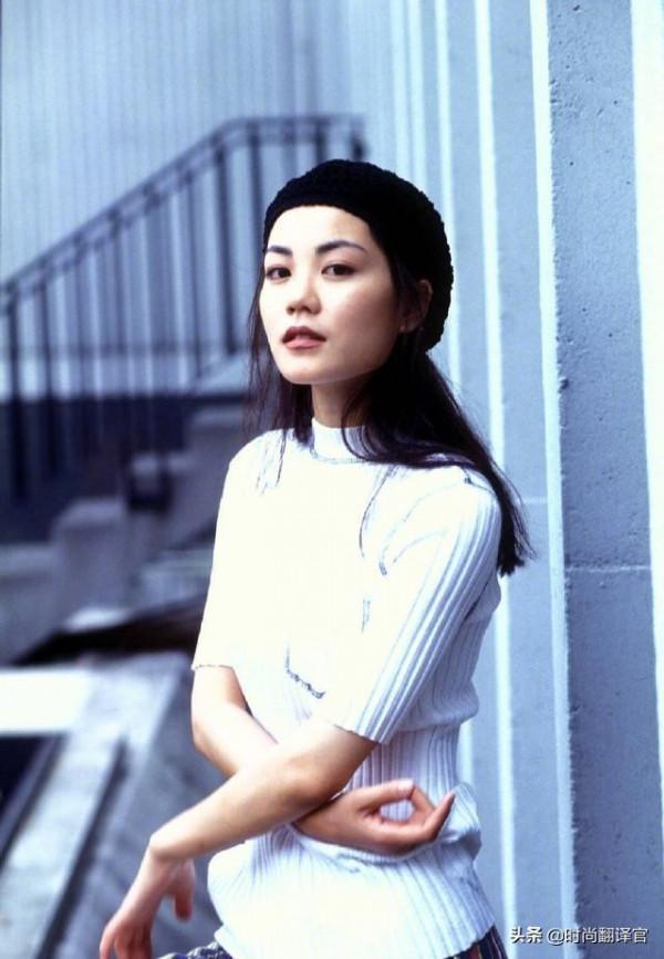 王菲年輕時可真美，怎麼時髦怎麼來，膚白腿長真吸睛