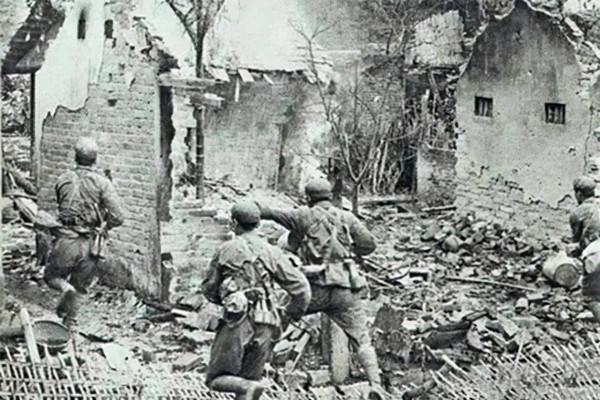 魯南軍區擊斃混世魔王，山東人民欣喜若狂，抬著屍體遊行洩憤