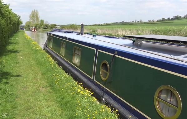 52歲的他放棄一切，住進33㎡“房船”中漂泊流浪，一晃已生活5年