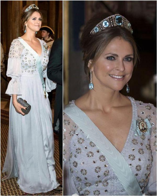 瑞典瑪德琳公主顏值太高，穿著水藍色禮服仙氣飄飄，頭戴王冠優雅