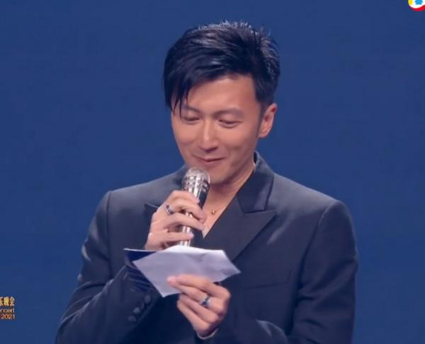 大灣區晚會群星爭奇鬥豔:王菲穿白裙如仙女,趙麗穎素色裙顯身材 大灣區晚會群星爭奇鬥豔:王菲穿白裙如仙女,趙麗穎素色裙顯身材