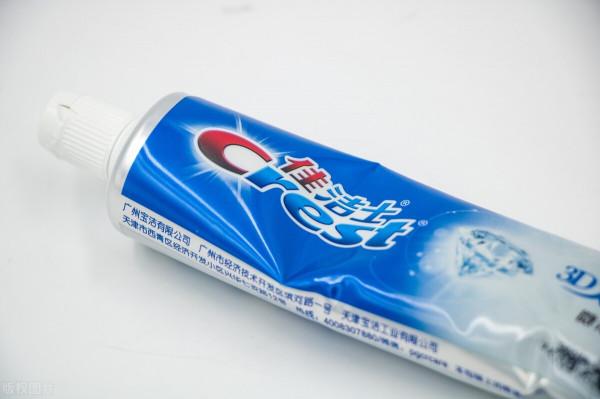 民族牙膏品牌的衰亡史：兩面針曾是國貨之光，如今躺在快捷酒店？