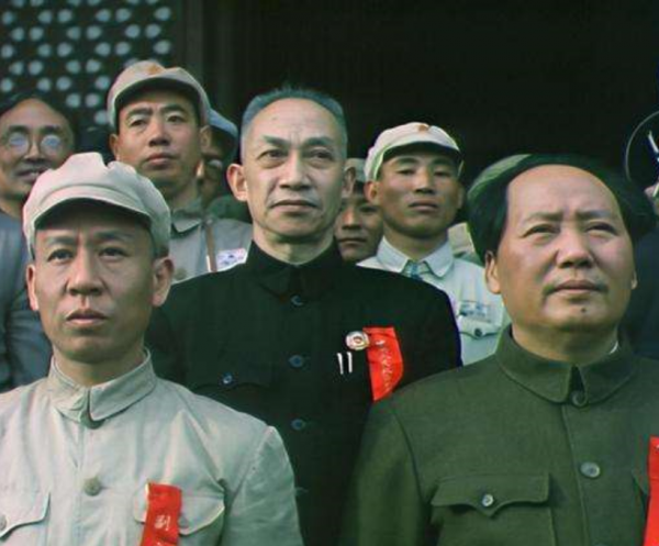 《開國大典》:這六人為何能排到總理前面? 《開國大典》:這六人為何能排到總理前面?