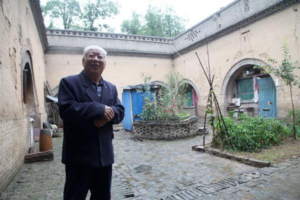 66歲老人哭訴：再好的關係，也不敢去串門了，串門被打，我怕怕了