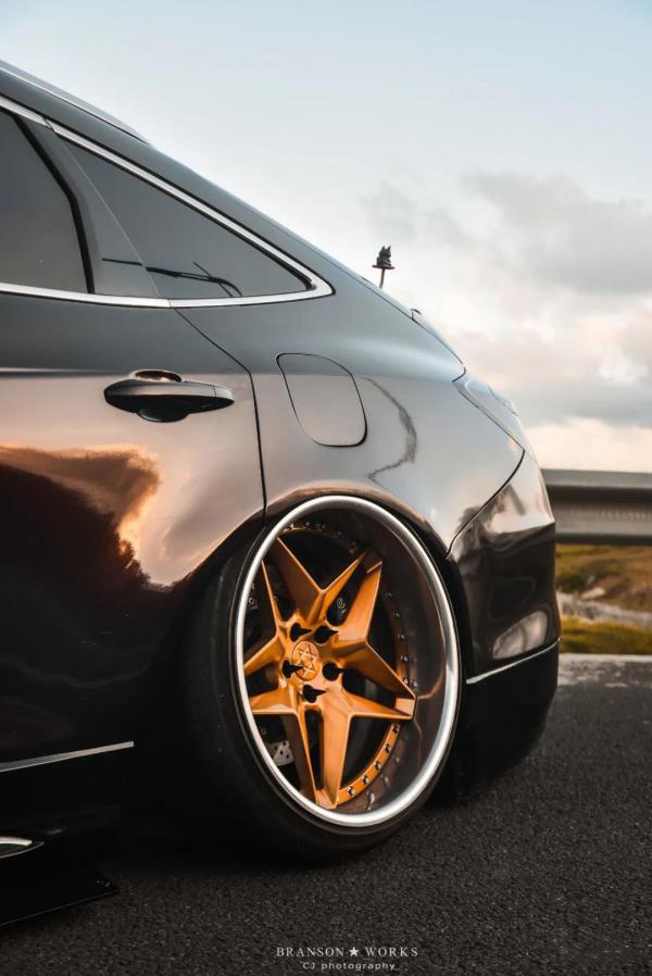 明明長著一張賓士C63的前臉,還說自己是一輛本田? 明明長著一張賓士C63的前臉,還說自己是一輛本田?