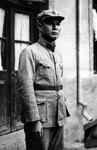 1976年，華國鋒成為軍委主席後，中央設立的5位副主席都是誰？