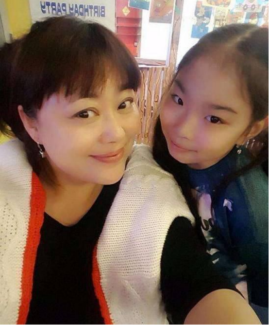 51歲李菁菁自曝患乳腺癌,首度公開化療歷程,藉此鼓勵病友要堅強 51歲李菁菁自曝患乳腺癌,首度公開化療歷程,藉此鼓勵病友要堅強