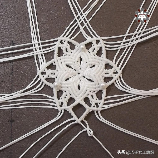 用繩子就能編出漂亮的雪花，超詳細的教程，一步一步教你編