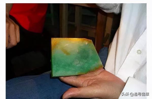 為什麼翡翠開採後是切開，而南紅要“砸”開