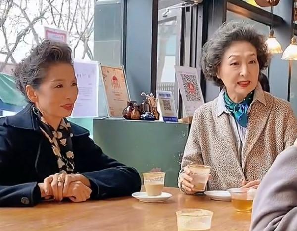 六十頭髮花白染還是不染？染髮顯年輕，但銀髮也是道美麗的風景線