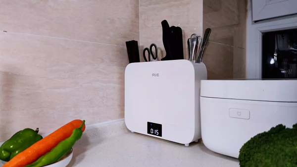 可壁掛可檯面，這臺FIVE智慧刀筷殺菌架真的不挑地兒