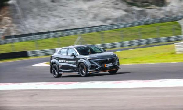 一年就升級，賽道檢驗2022款UNI-T