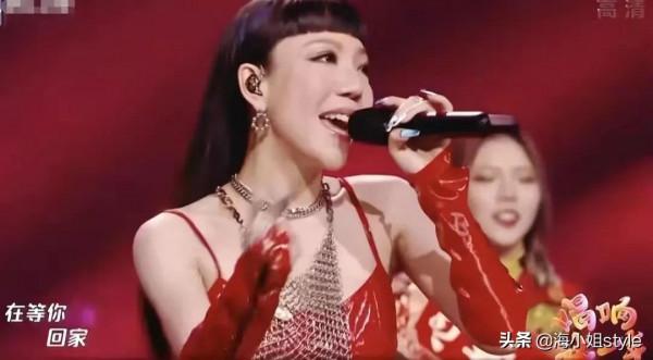 各大衛視春晚眾星雲集,Baby百萬珠寶搶鏡,楊冪百花裙奪人眼球 各大衛視春晚眾星雲集,Baby百萬珠寶搶鏡,楊冪百花裙奪人眼球