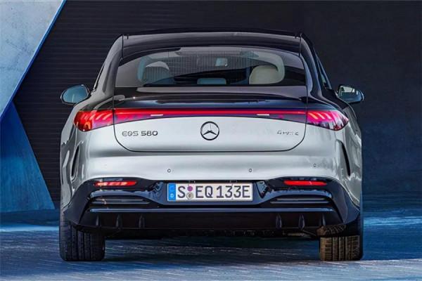 約合人民幣152萬，賓士EQS正式登場，網友：真當國人人傻錢多嗎？