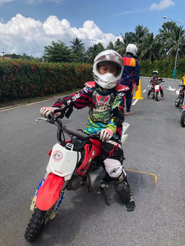 中國媽媽在普吉島陪讀，快樂教育、愜意，為什麼還要轉戰新加坡？