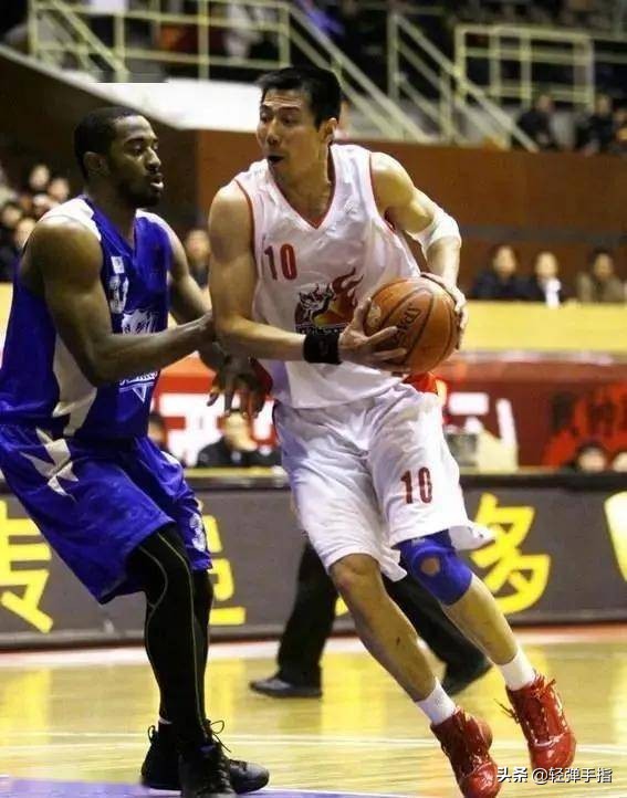 人物|17歲學籃球,42歲退役,換過8支球隊,被稱作CBA“活化石” 人物|17歲學籃球,42歲退役,換過8支球隊,被稱作CBA“活化石”