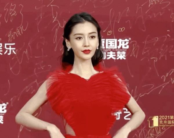 北影節紅毯：佟麗婭豔壓群芳，Baby仙女範，這幾位明星不幸翻車