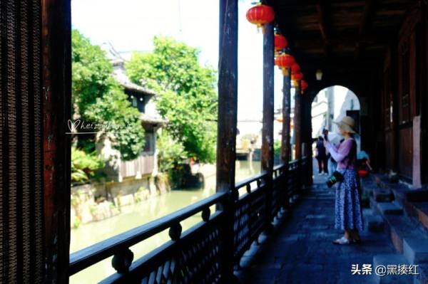 初遊新市古鎮，覺得這裡和烏鎮很像，後來才明白這“神似”的原因