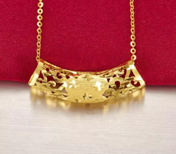 黃金首飾越來越洋氣，磨砂面和亮面有啥區別？內行人說出了門道