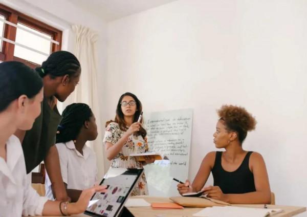 《閱讀變現》: 外行到內行,讀2類書,掌握“忘不了”3步讀書法 《閱讀變現》: 外行到內行,讀2類書,掌握“忘不了”3步讀書法