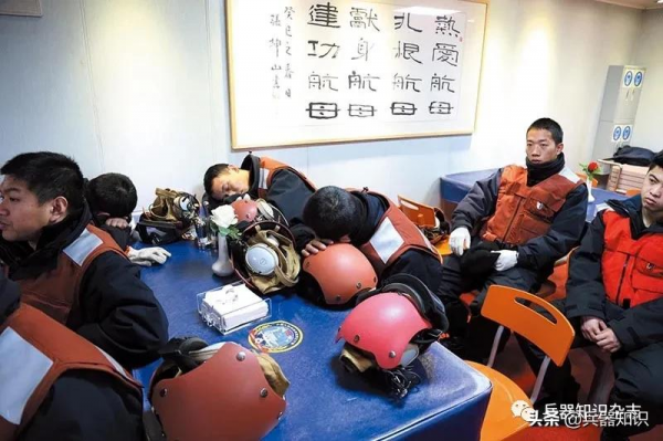 七彩航母 圖說“遼寧”艦