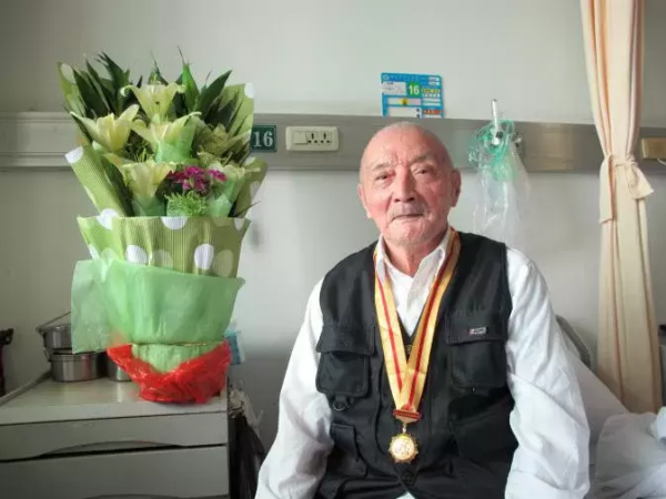 子彈打光了，他拉開炸藥包，走向了敵人——從長津湖走來的司法行政人（二）