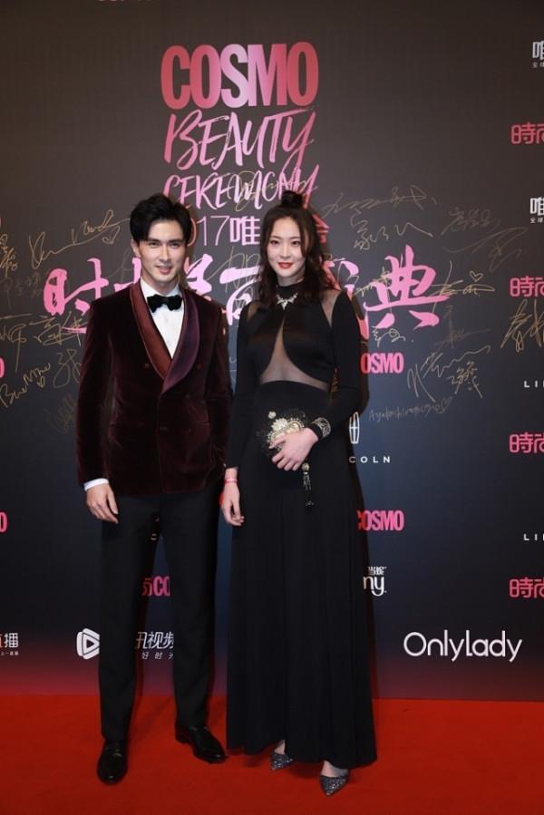 當了媽的惠若琪感覺很溫柔，穿著挺有女人味的，但卻一點也不庸俗