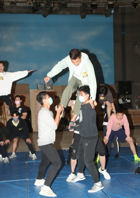 TVB臺慶:草蜢李克勤爺青回,曾志偉髮型是亮點,現場吃瓜樂趣多 TVB臺慶:草蜢李克勤爺青回,曾志偉髮型是亮點,現場吃瓜樂趣多