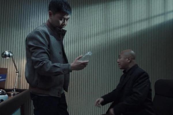 《掃黑風暴》：裴偉也是黑警？有網友一針見血指出他被洗白的原因