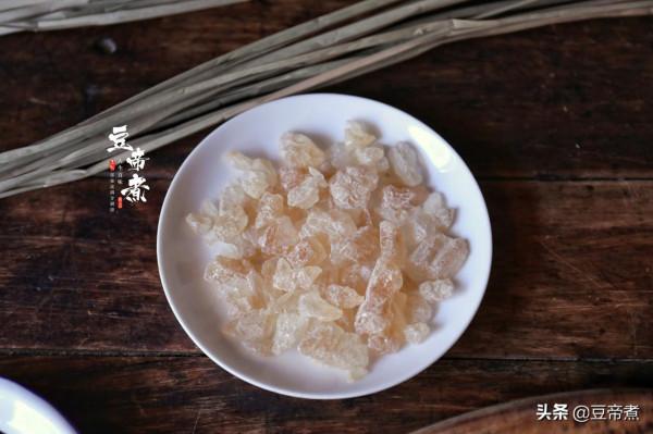 老媽每年必做的臘肉，不用煙燻不用火烤，只要把豬肉泡在醬油裡