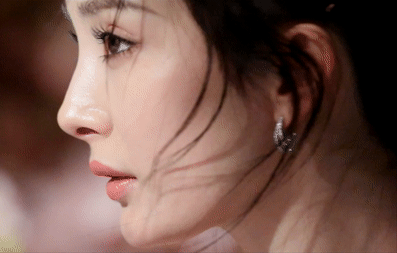 楊冪也太瘦了，白T恤配工裝褲輕鬆凹出“小蠻腰”，身材好真任性