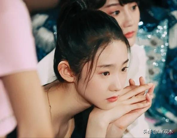 小白兔張藝凡黑化史|原生家庭對孩子的影響有多大 小白兔張藝凡黑化史|原生家庭對孩子的影響有多大