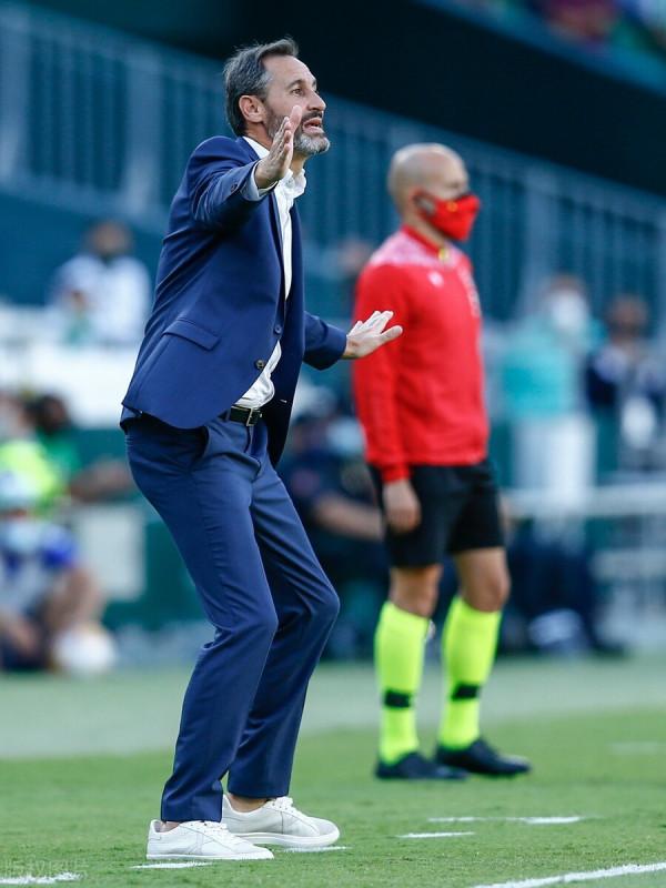 貝蒂斯2-2西班牙人 莫雷諾:“收穫平局,拿一分總比沒分要好” 貝蒂斯2-2西班牙人 莫雷諾:“收穫平局,拿一分總比沒分要好”