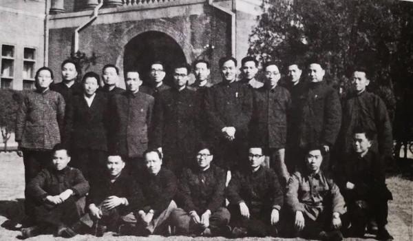 1985年，外交郵袋在萬米高空神秘失蹤，4年後才知叛徒已得到報應